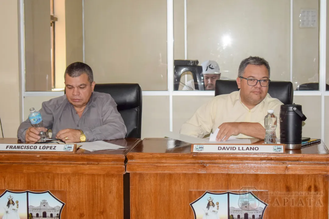 Foto 14 de SESION ORDINARIA DE LA JUNTA MUNICIPAL DE CAPIATA: Notas Recibidas y Expedientes Dictaminados