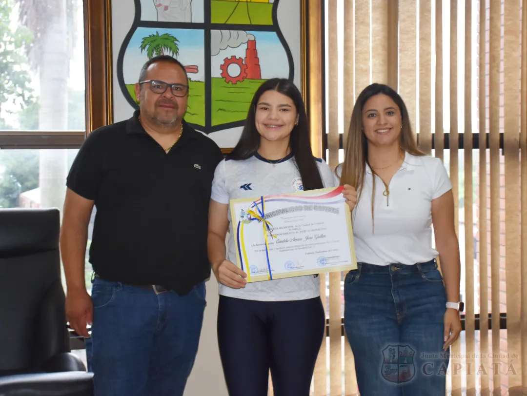 Foto 2 de Reconocimiento a jóvenes capiateñas destacadas en el Handball a nivel nacional e internacional