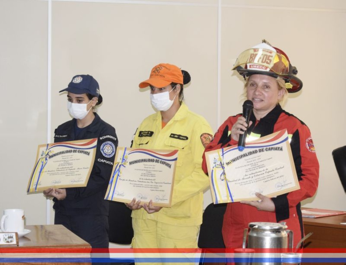 Foto 23 de Entrega de reconocimientos en Honor al Mérito a mujeres integrantes de cuerpos de bomberos voluntarios de nuestra ciudad