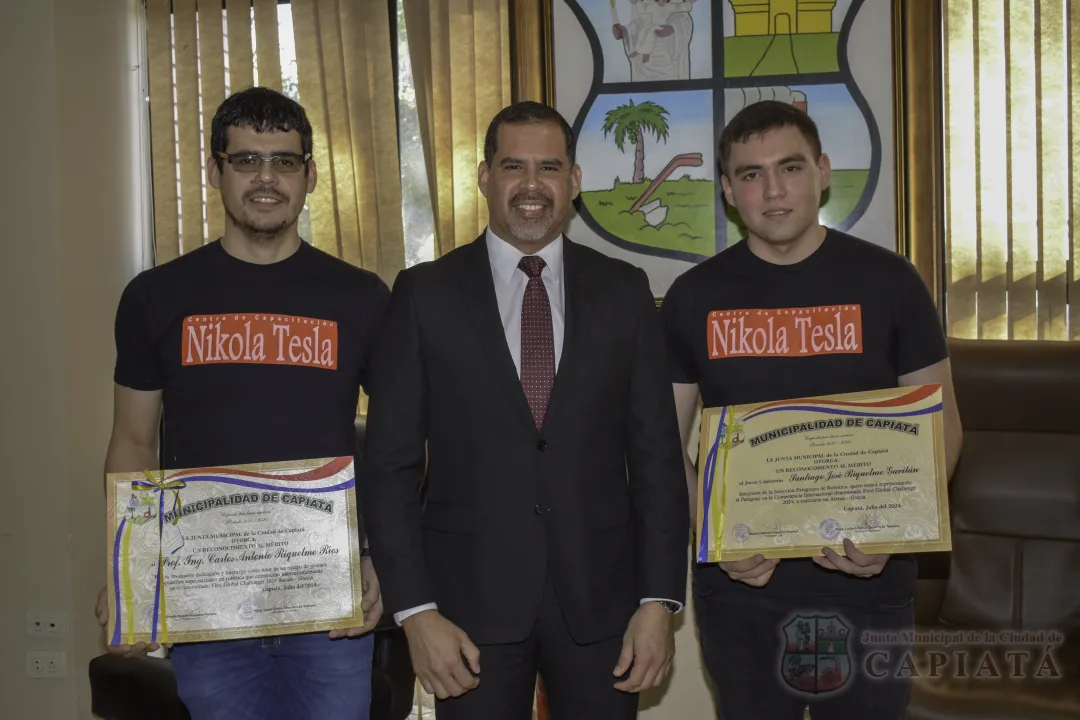 Foto 5 de Reconocimiento al Mérito a jóvenes capiateños que integran la Selección Paraguaya de Robótica