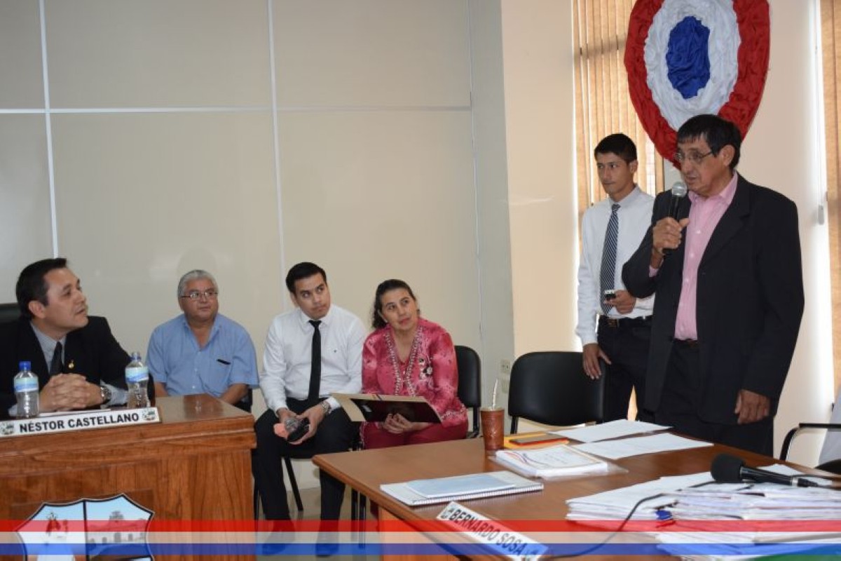 Foto 17 de Entrega de reconocimiento al Prof. Carlos Eusebio Díaz Alvarez