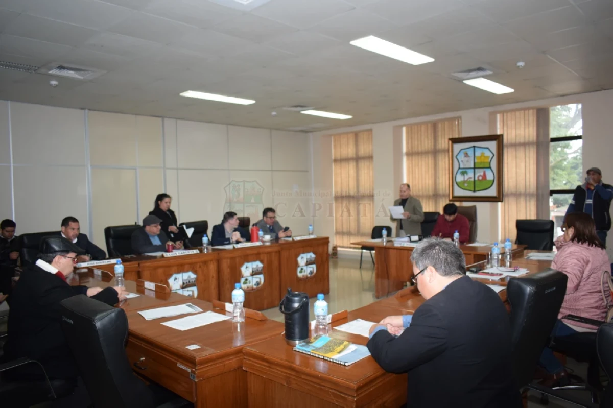 Foto 8 de SESION ORDINARIA DE LA JUNTA MUNICIPAL DE CAPIATA: Notas Recibidas y Expedientes Dictaminados
