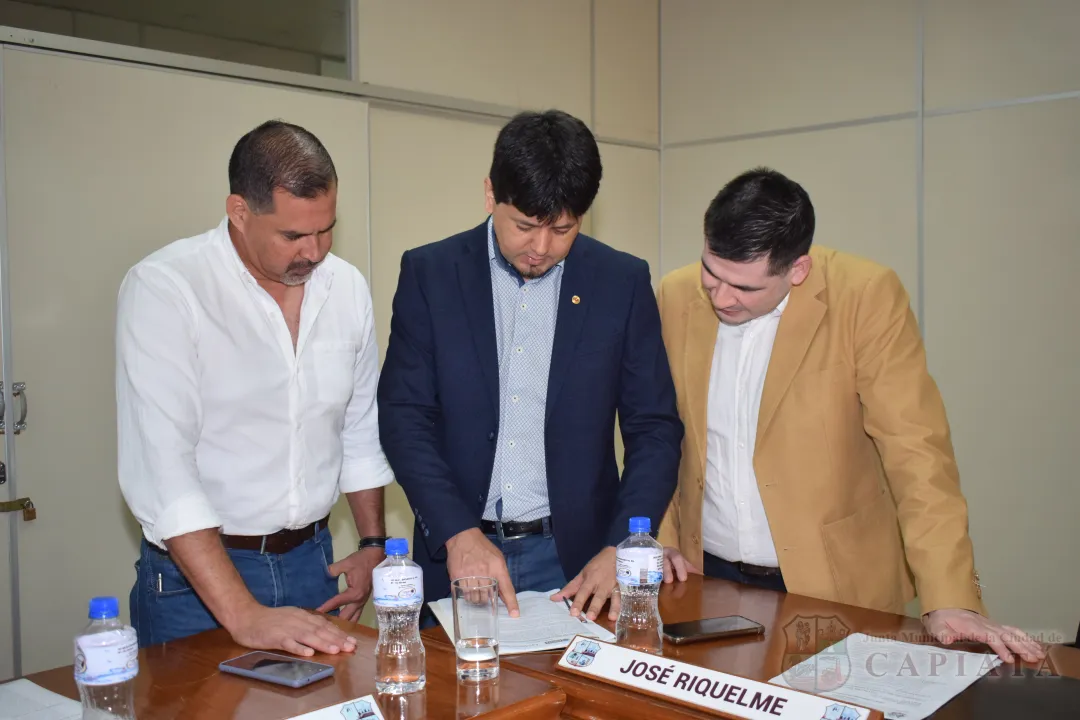 Foto 5 de Autorizan adenda al convenio entre la Municipalidad de Capiatá y PETROPAR para provisión de combustible para uso institucional