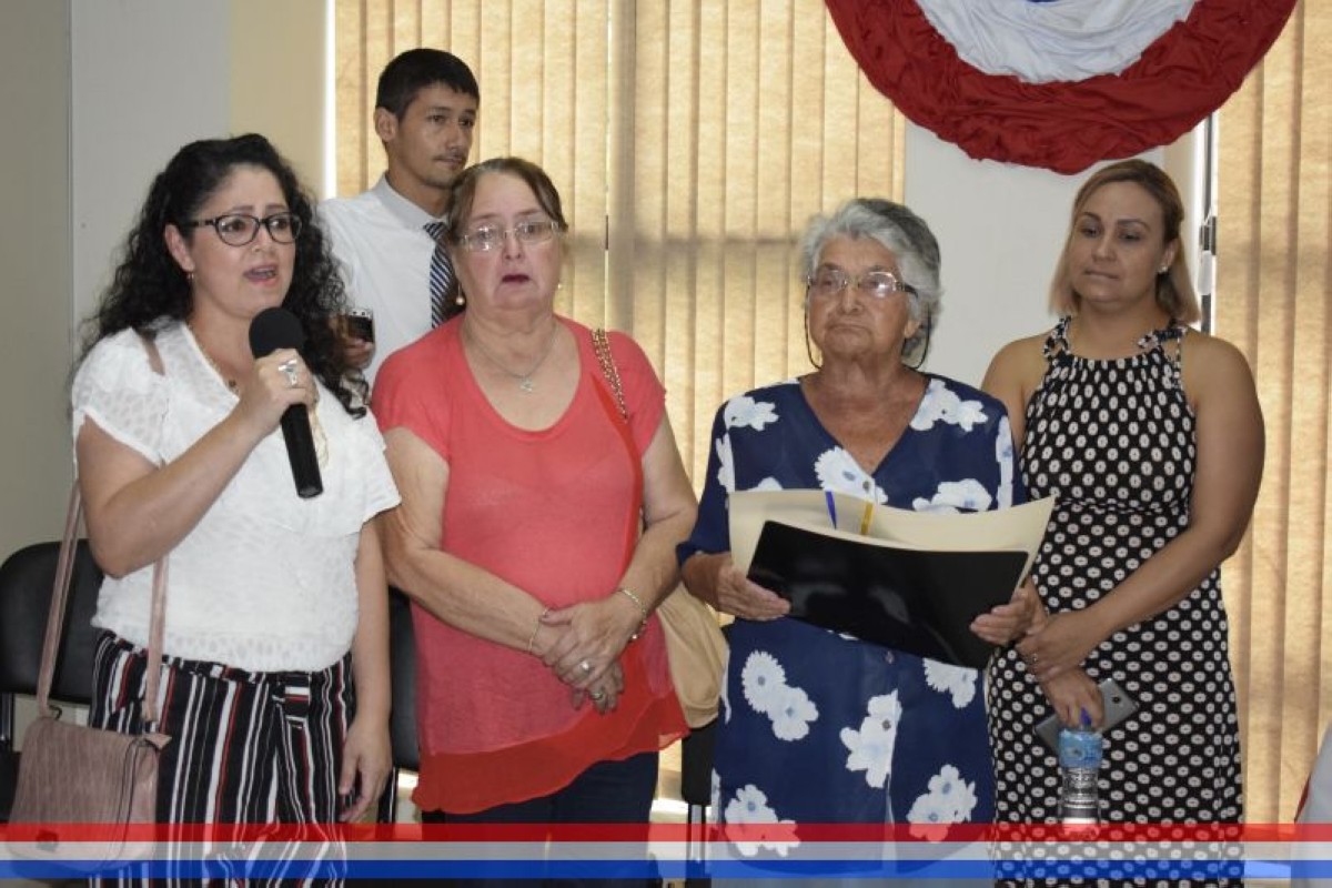 Foto 17 de Reconocimiento a la Sra. Epifanía Vda. de Montiel por la donación de un terreno para asiento de una plaza pública