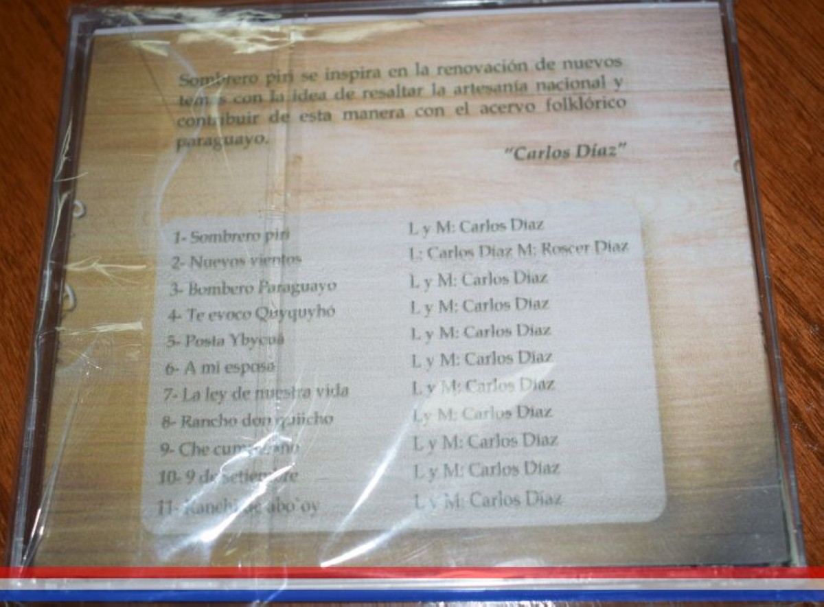 Foto 6 de Declaran de Interés Distrital Cultural el material discográfico "Sombrero Piri" del Prof. Carlos Eusebio Díaz Alvarez