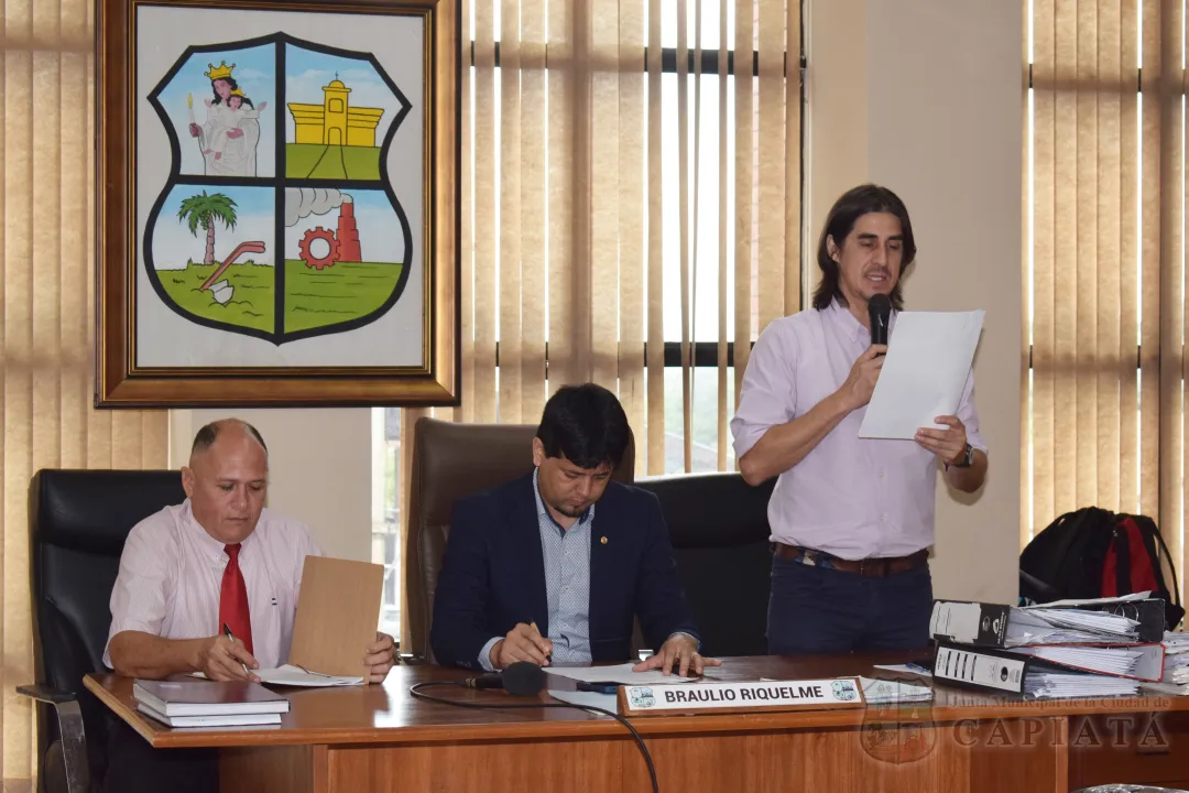 Foto 1 de Autorizan adenda al convenio entre la Municipalidad de Capiatá y PETROPAR para provisión de combustible para uso institucional