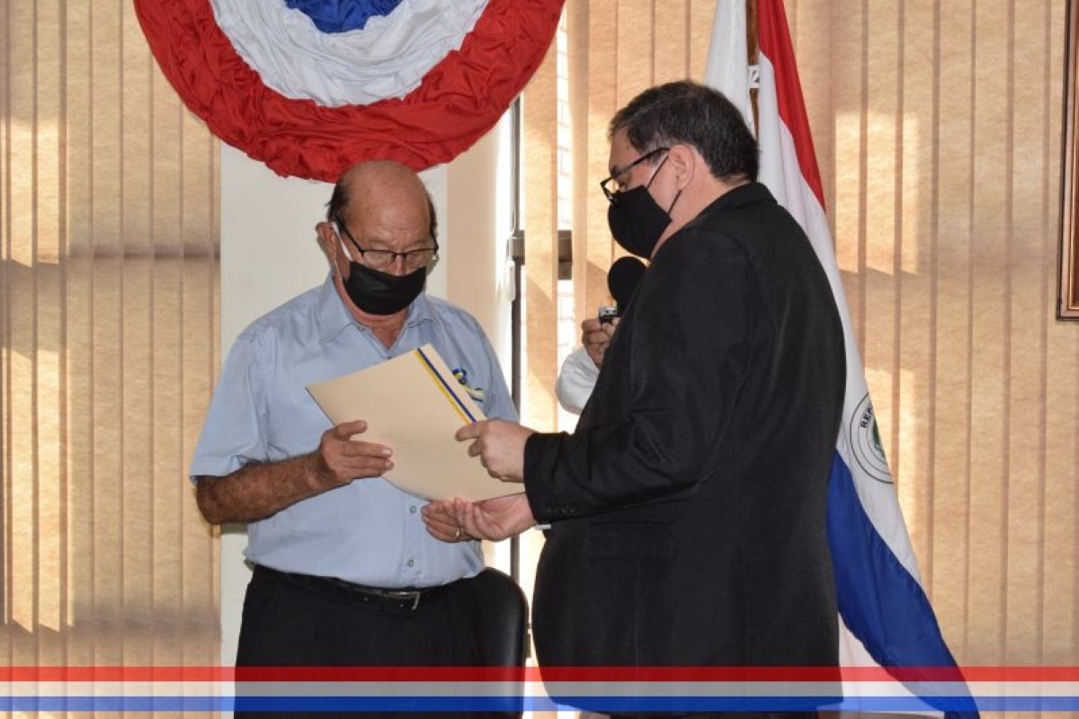 Foto 23 de El Prof. Esteban Antonio Romero Insfrán recibió el reconocimiento como Hijo Dilecto de la ciudad de Capiatá