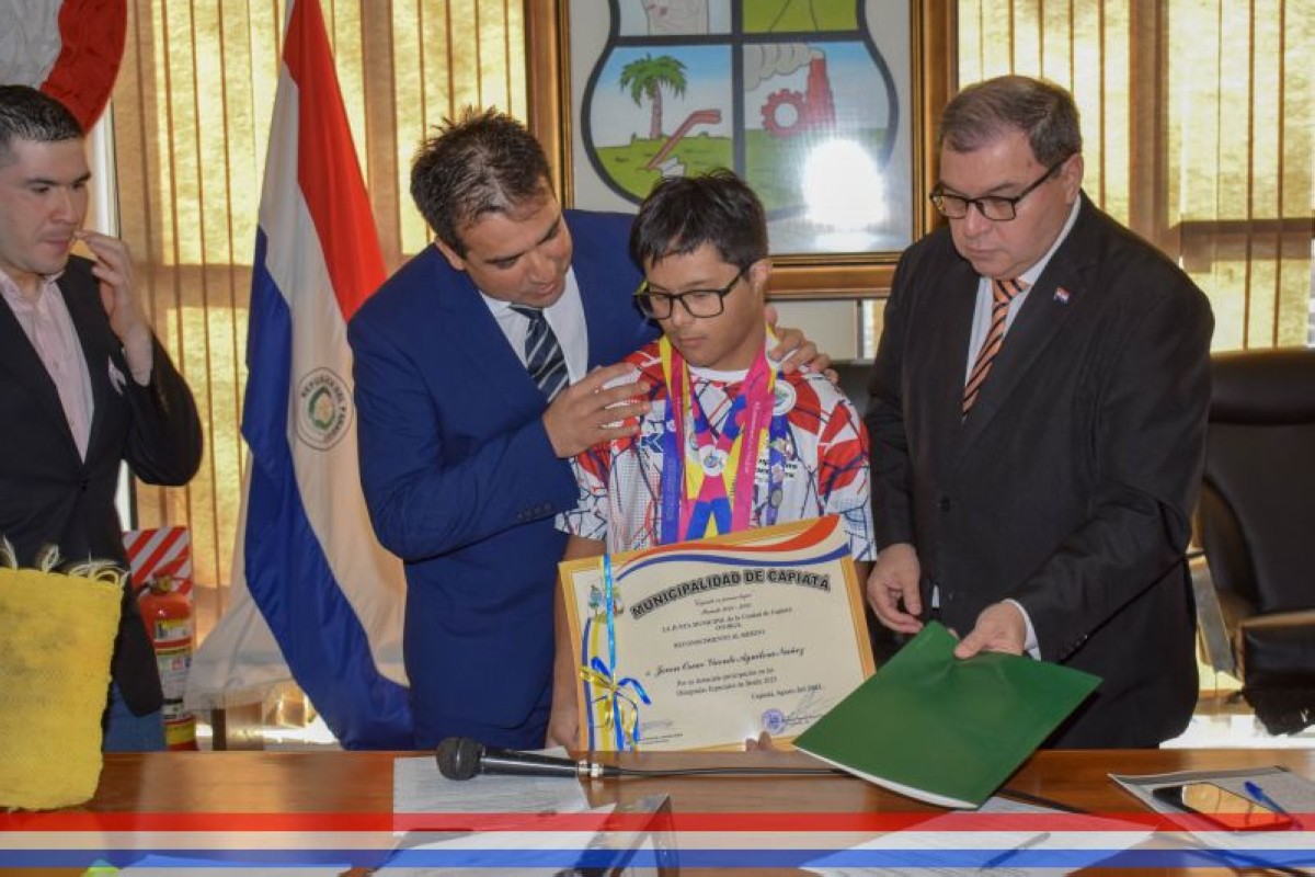 Foto 6 de Reconocimiento al Mérito al joven atleta Oscar Vicente Aguilera Núñez de destacada participación en las Olimpiadas Especiales Berlín 2023