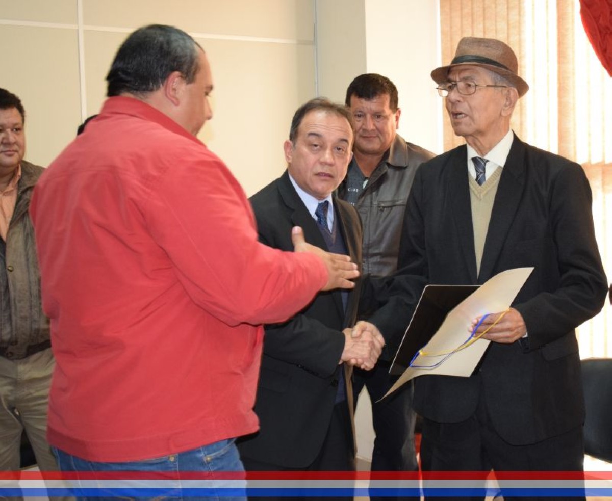Foto 38 de Reconocimiento a Don Julián Valdez y a Don Celso Grance