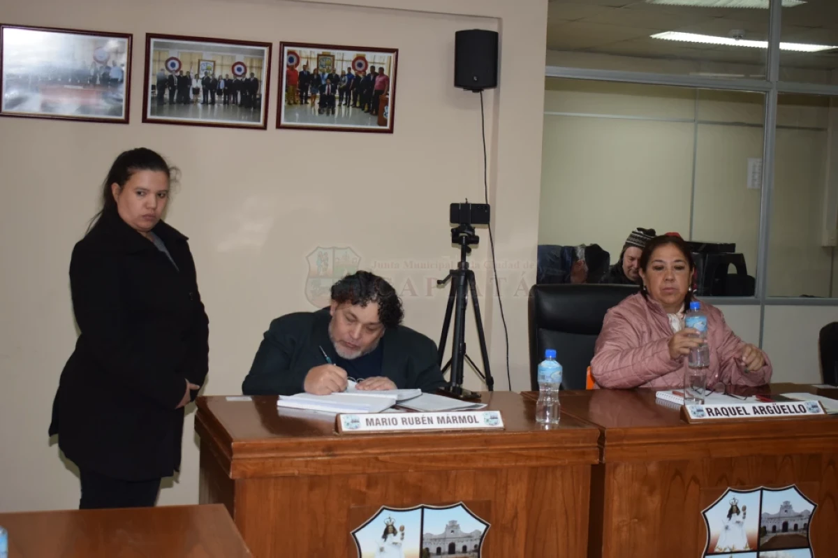 Foto 4 de SESION ORDINARIA DE LA JUNTA MUNICIPAL DE CAPIATA: Notas Recibidas y Expedientes Dictaminados
