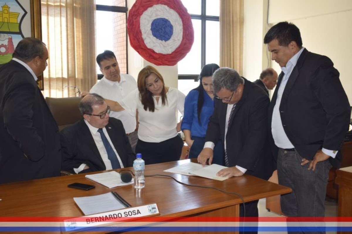 Foto 3 de Autorizan al Ejecutivo Municipal la suscripción de un convenio entre la Municipalidad de Capiatá y Petropar para la provisión de combustibles