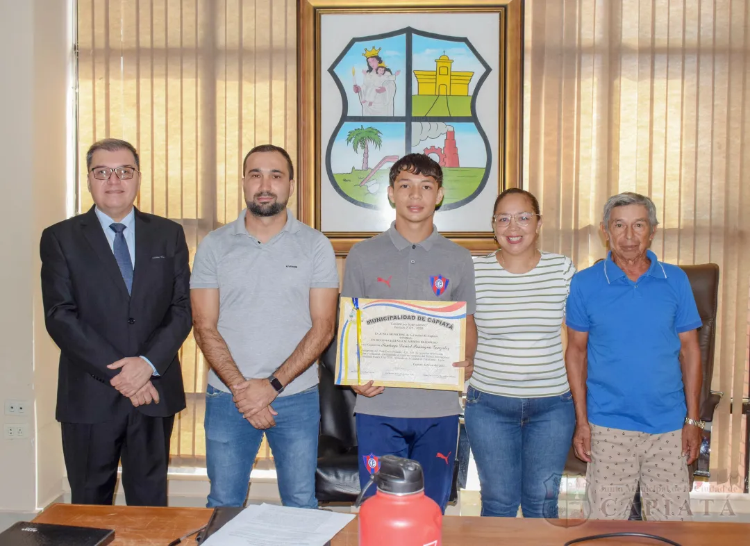 Foto 2 de Reconocimiento al Mérito Deportivo a jóvenes futbolistas capiateños, campeones de Torneo Internacional disputado en Japón