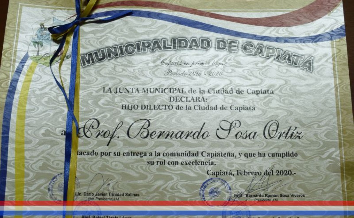 Foto 2 de Acto de entrega de reconocimiento como "Hijo Dilecto de la ciudad de Capiatá" al Prof. Bernardo Sosa Ortiz