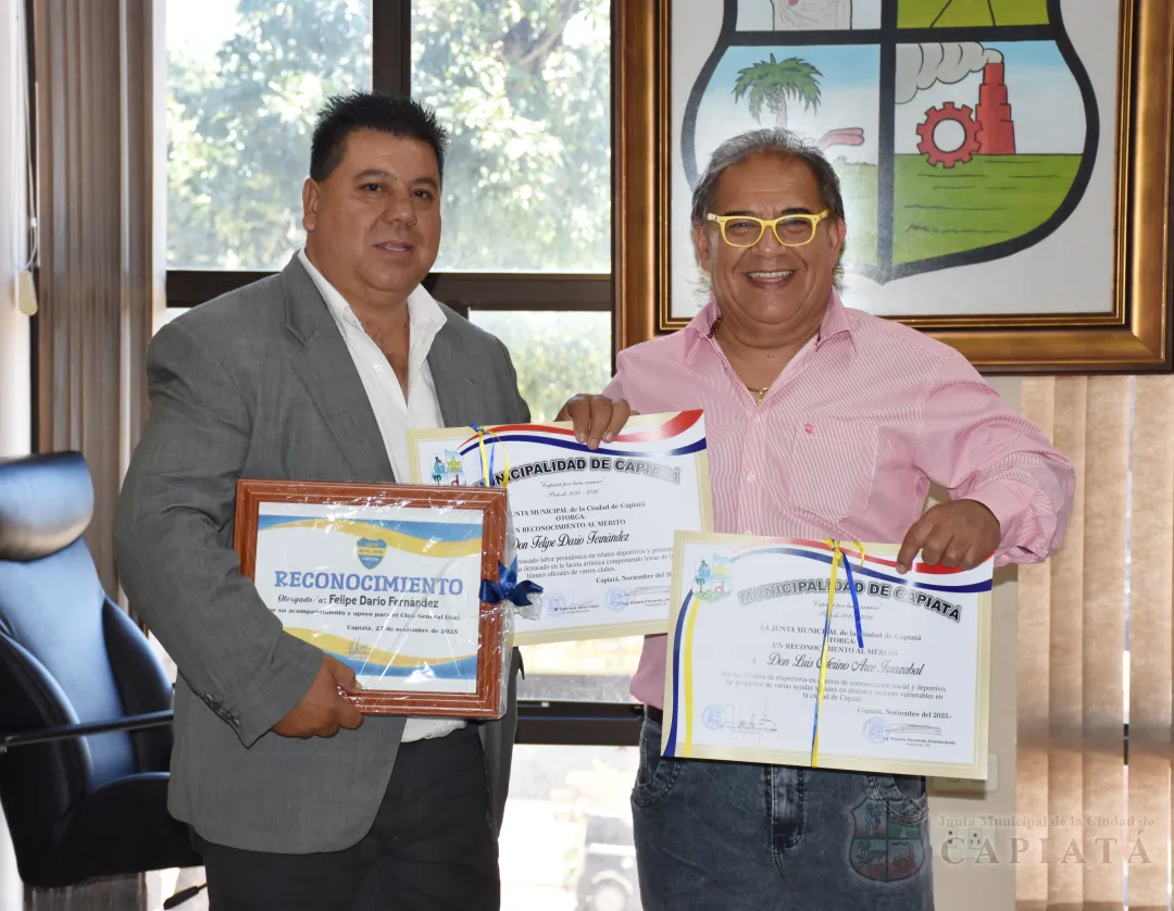 Foto 12 de Entrega de reconocimiento al Mérito a los destacados comunicadores sociales Felipe Darío Fernández y Luis Arce