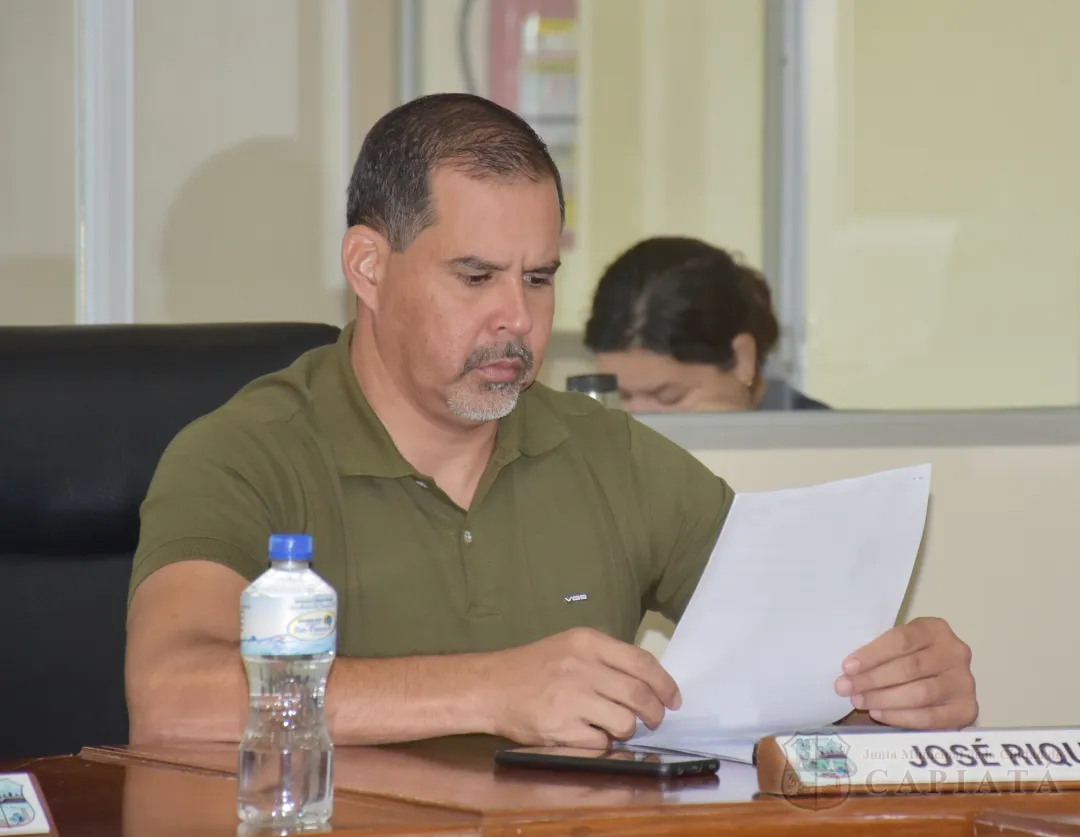 Foto 10 de SESION ORDINARIA DE LA JUNTA MUNICIPAL DE CAPIATA: Notas Recibidas y Expedientes Dictaminados