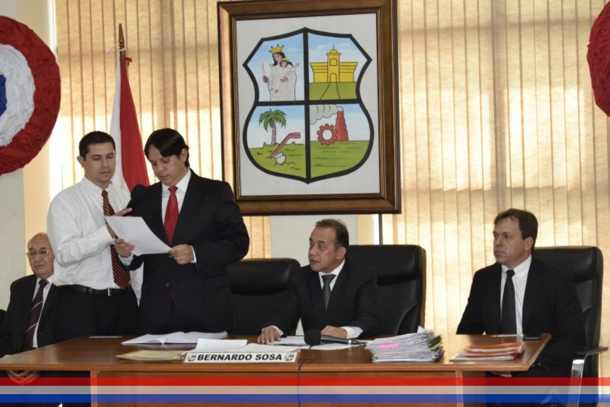 Foto 4 de Acto de entrega de reconocimiento como "Hijo Dilecto de la ciudad de Capiatá" al Prof. Bernardo Sosa Ortiz