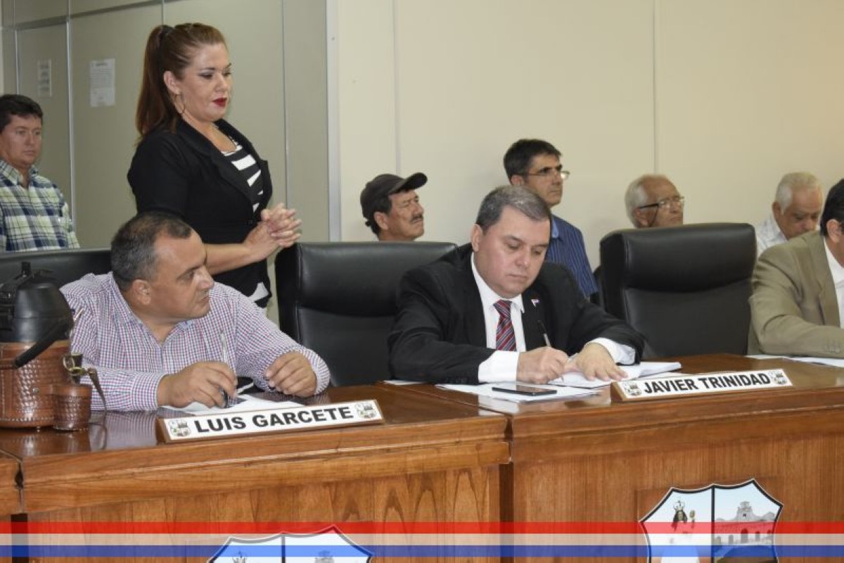 Foto 6 de Acto de entrega de reconocimiento como "Hijo Dilecto de la ciudad de Capiatá" al Prof. Bernardo Sosa Ortiz