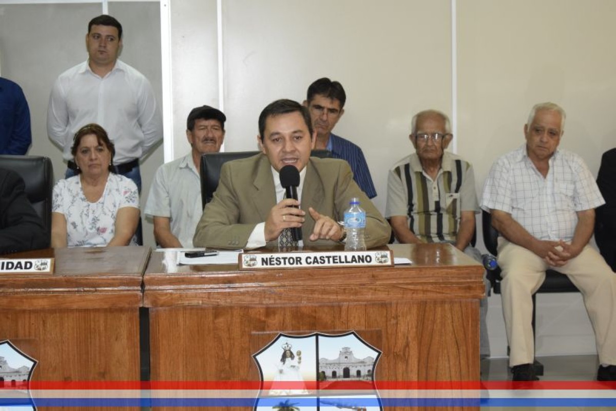 Foto 20 de Acto de entrega de reconocimiento como "Hijo Dilecto de la ciudad de Capiatá" al Prof. Bernardo Sosa Ortiz