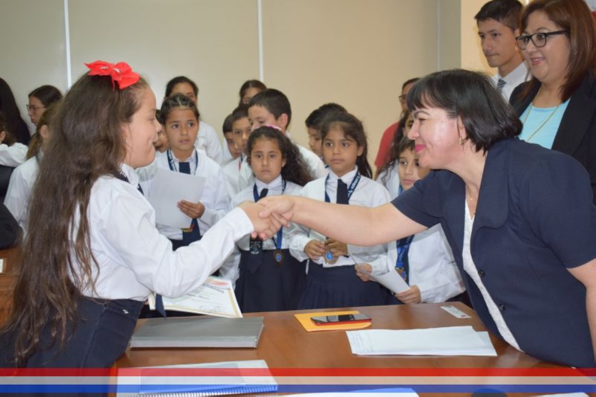 Foto 32 de Reconocimiento a la Esc. Bás. Nº 81 y Col. Nac. "Ma. Auxiliadora"