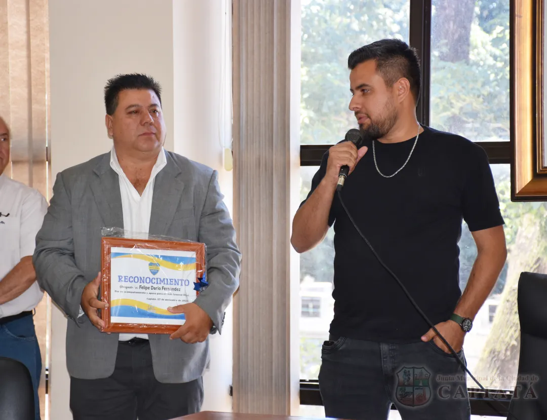 Foto 15 de Entrega de reconocimiento al Mérito a los destacados comunicadores sociales Felipe Darío Fernández y Luis Arce