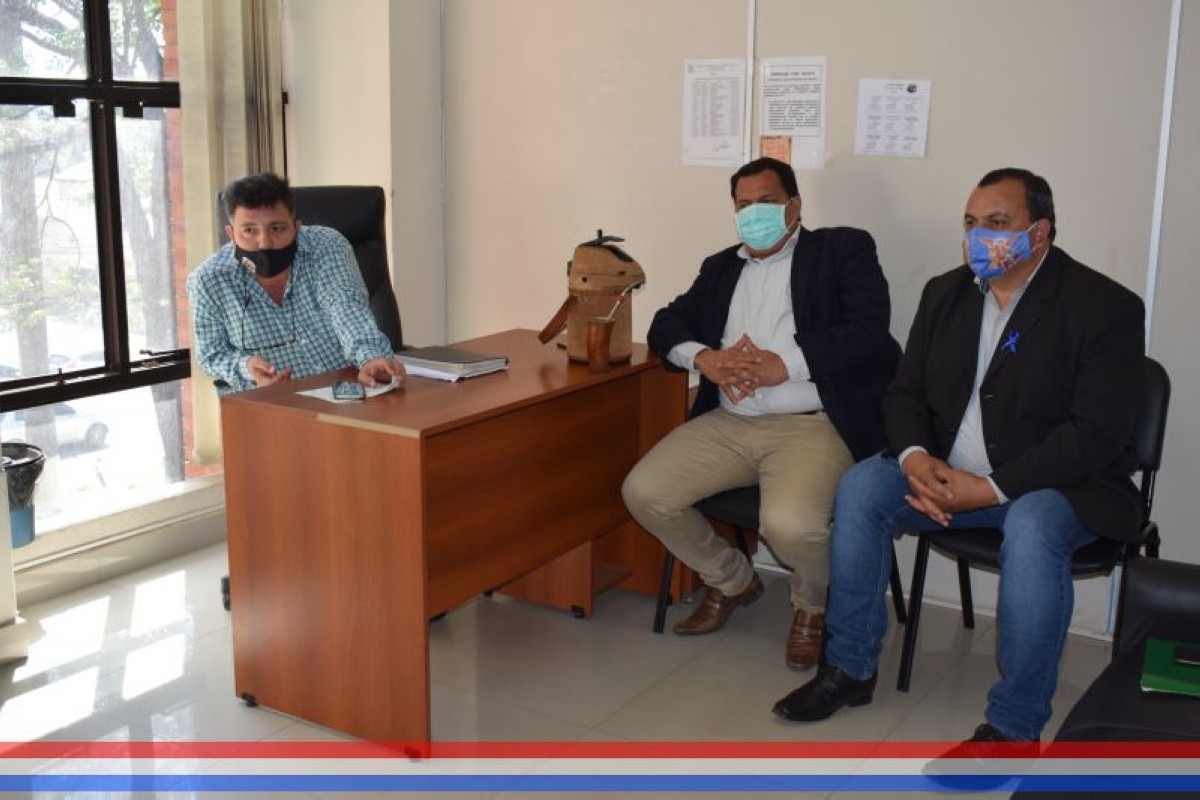 Foto 3 de Empresas de transporte interno se comprometieron en cumplir con los itinerarios y con los horarios, informó el concejal Arnaldo Salinas Benítez