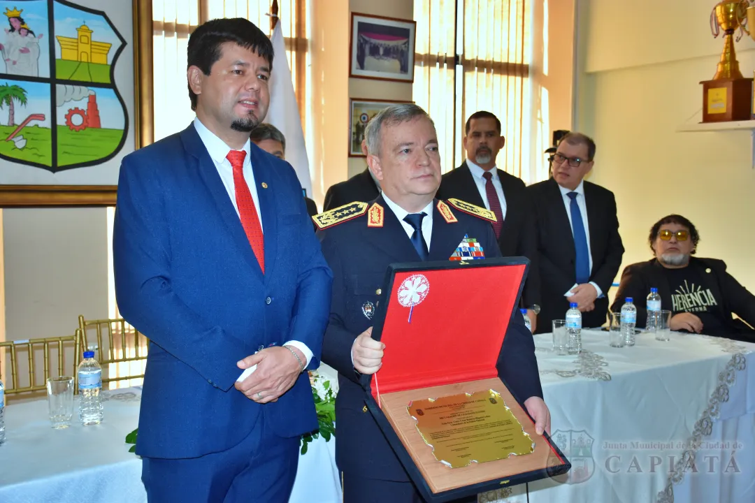 Foto 55 de Acto de reconocimiento como “Ciudadano Ilustre de Capiatá” al Comandante de la Policía Nacional, Crio. Gral. César Silguero Lobos