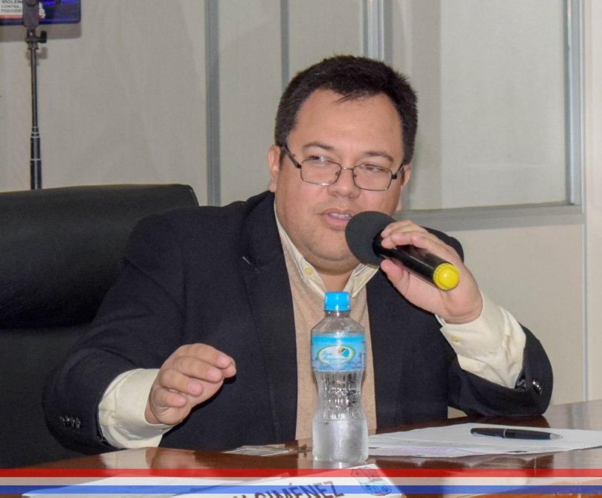 Foto 1 de Solicitan al Ejecutivo Municipal analizar la posibilidad de dotar de iluminación al caminero ubicado al costado de Academil