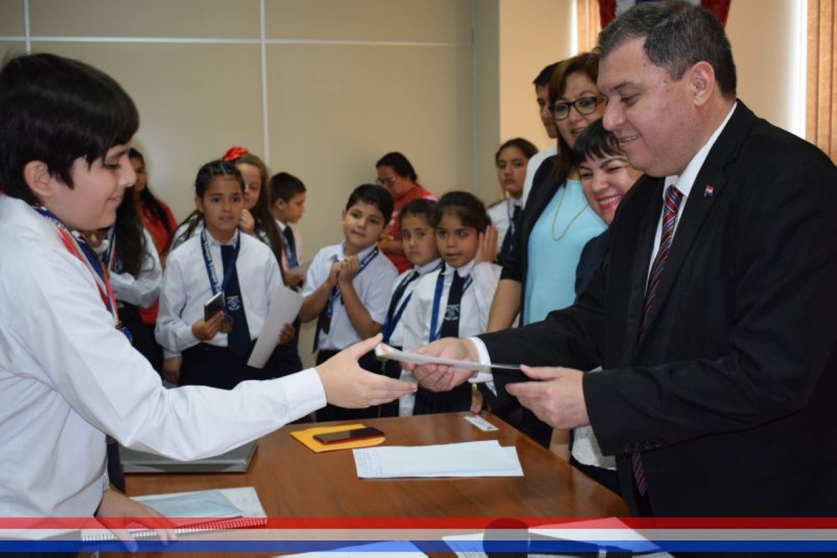 Foto 49 de Reconocimiento a la Esc. Bás. Nº 81 y Col. Nac. "Ma. Auxiliadora"