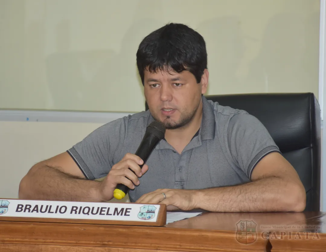 Foto 1 de Concejal López solicita al departamento de Obras verificar la situación de la calle Guavirá del barrio San Juan, deteriorada por el tránsito de camiones pesados