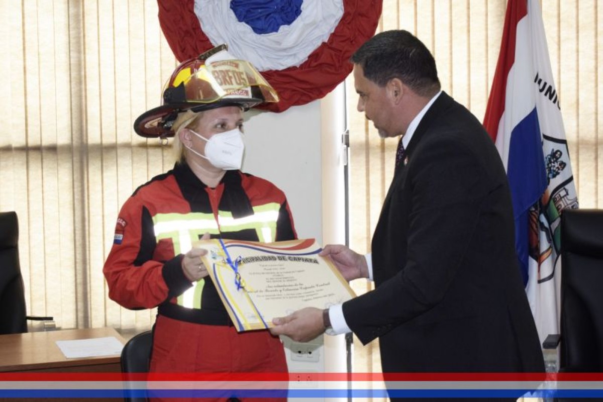 Foto 12 de Entrega de reconocimientos en Honor al Mérito a mujeres integrantes de cuerpos de bomberos voluntarios de nuestra ciudad