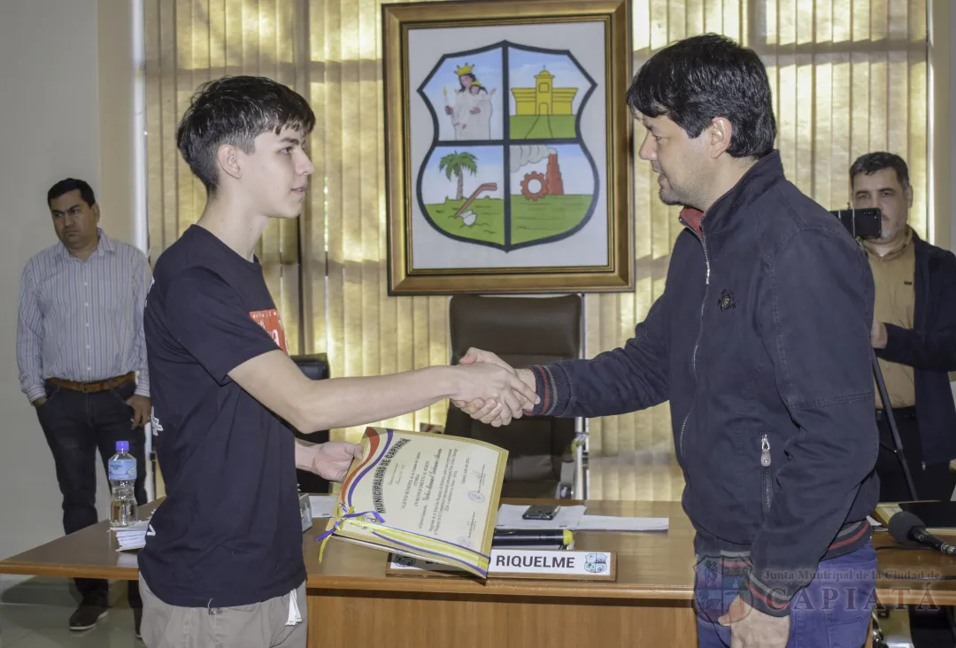 Foto 30 de Reconocimiento al Mérito a jóvenes capiateños que integran la Selección Paraguaya de Robótica