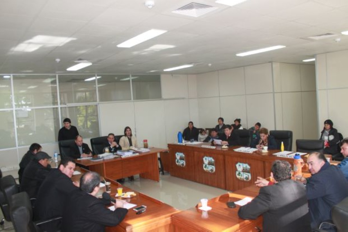 Foto 10 de Pobladoras de la Cía. 2ª Costa Salinas respaldan a la jefa del Puesto de Salud de la zona y a sus profesionales de blanco