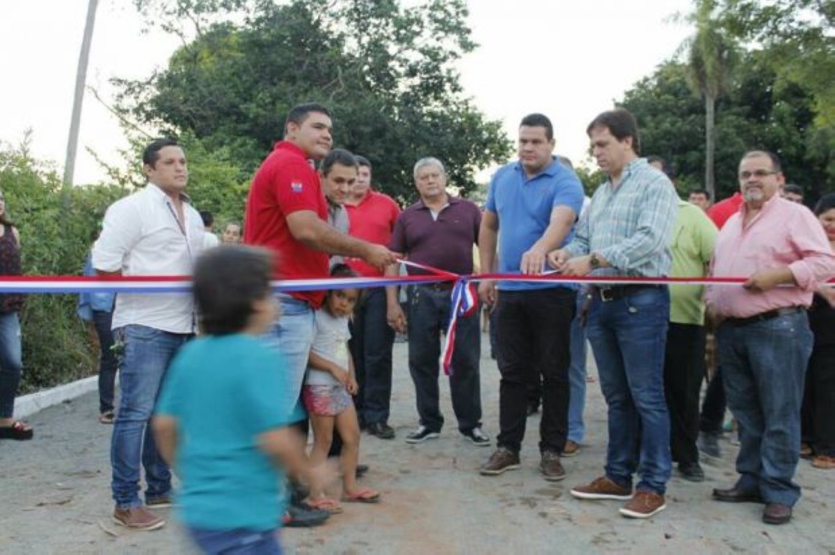 Foto 2 de Inauguración de empedrados en la compañía Ybyraró