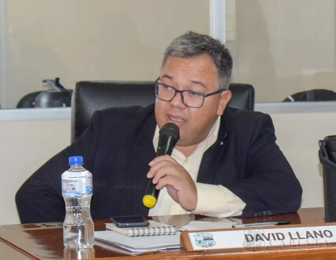 Foto 11 de Solicitan intervención del Juzgado de Faltas ante construcción de muralla que dificulta la utilización de la plaza 2 de Julio del barrio Roberto L. Pettit