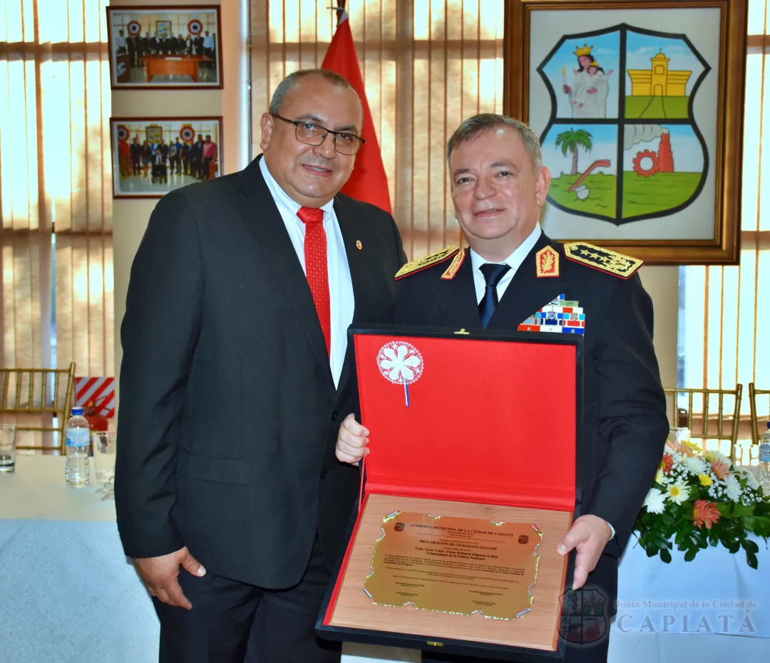 Foto 25 de Acto de reconocimiento como “Ciudadano Ilustre de Capiatá” al Comandante de la Policía Nacional, Crio. Gral. César Silguero Lobos