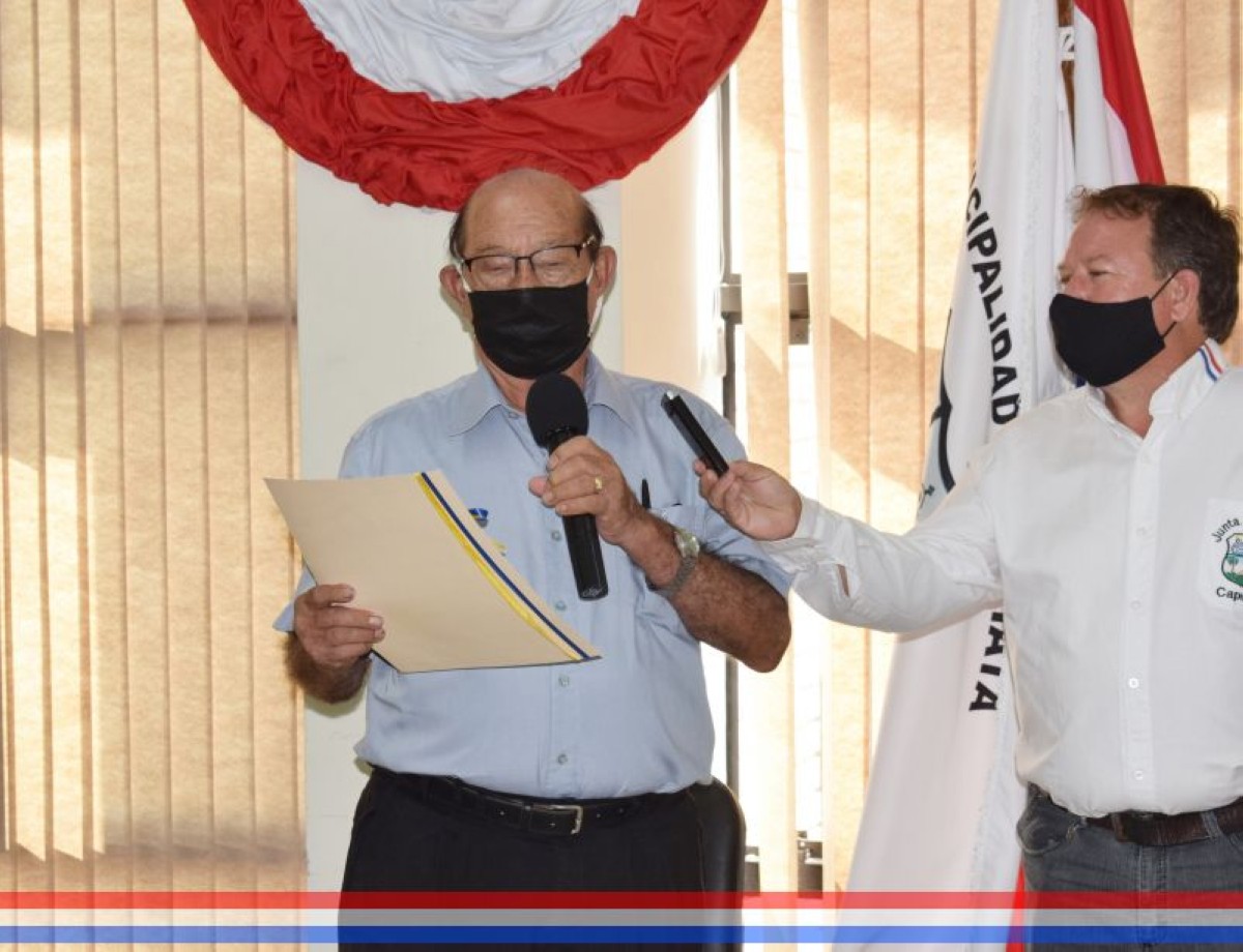 Foto 2 de El Prof. Esteban Antonio Romero Insfrán recibió el reconocimiento como Hijo Dilecto de la ciudad de Capiatá
