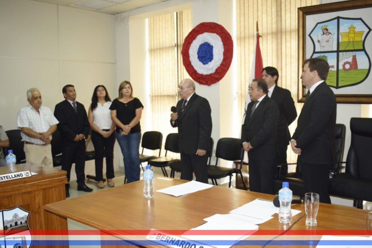 Foto 32 de Acto de entrega de reconocimiento como "Hijo Dilecto de la ciudad de Capiatá" al Prof. Bernardo Sosa Ortiz