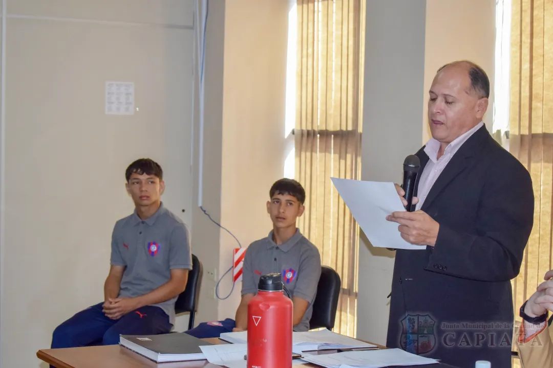 Foto 20 de Reconocimiento al Mérito Deportivo a jóvenes futbolistas capiateños, campeones de Torneo Internacional disputado en Japón