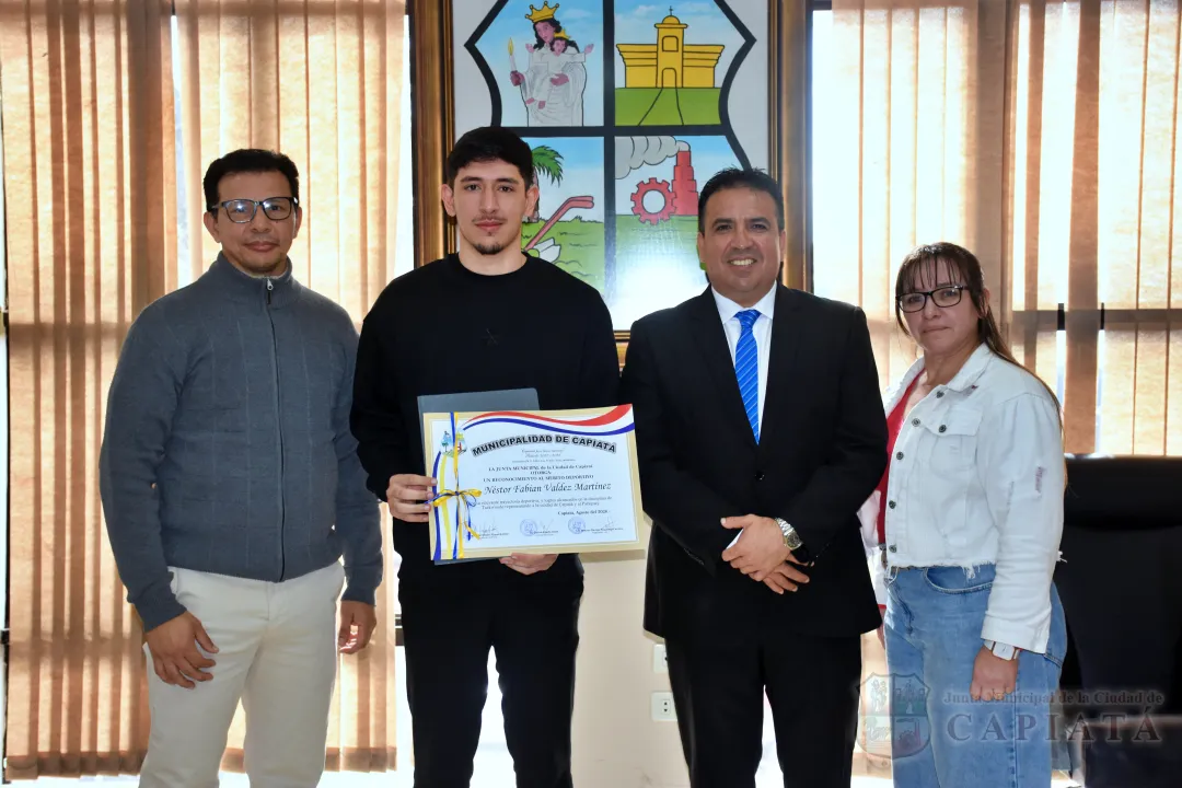 Foto 2 de El multicampeón de Taekwondo, Prof. Néstor Fabián Valdez Martínez, fue reconocido con el “Mérito Deportivo” por su destacada trayectoria