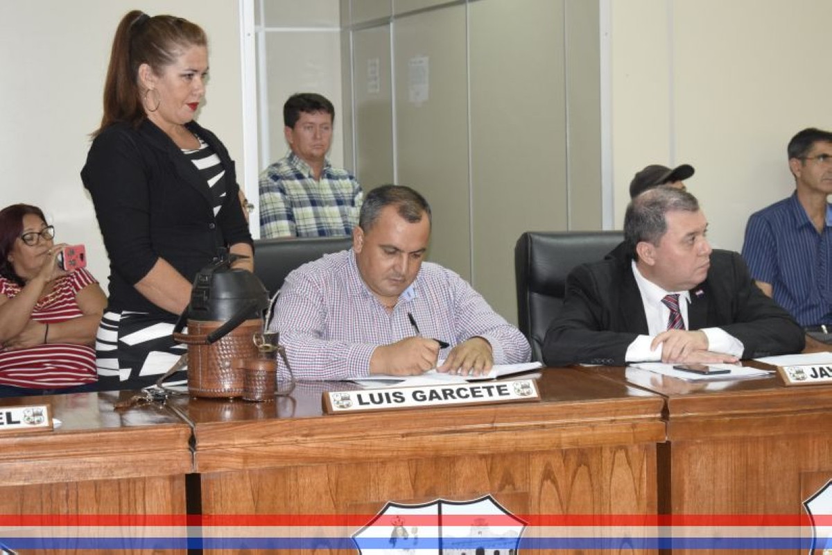 Foto 7 de Acto de entrega de reconocimiento como "Hijo Dilecto de la ciudad de Capiatá" al Prof. Bernardo Sosa Ortiz