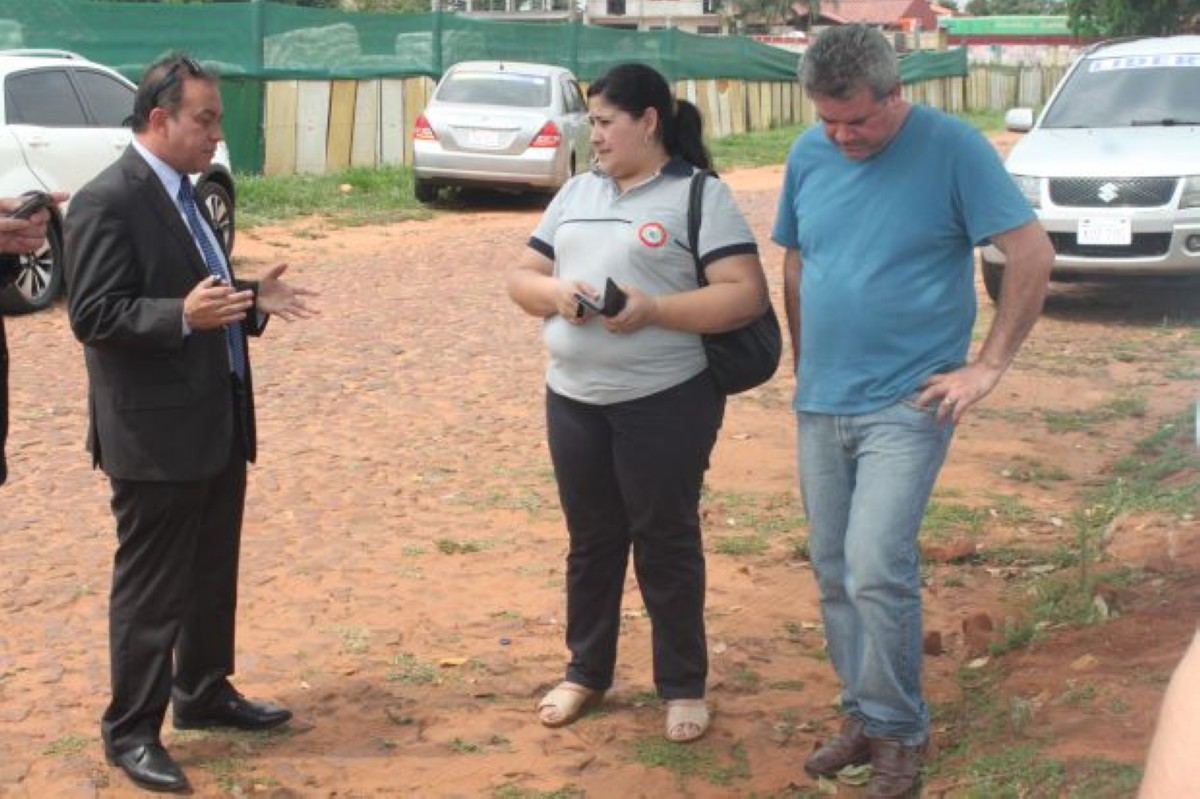 Foto 21 de Vecinos del Km. 21 ruta I expresaron su queja contra recicladora de residuos plásticos por emisión de malos olores