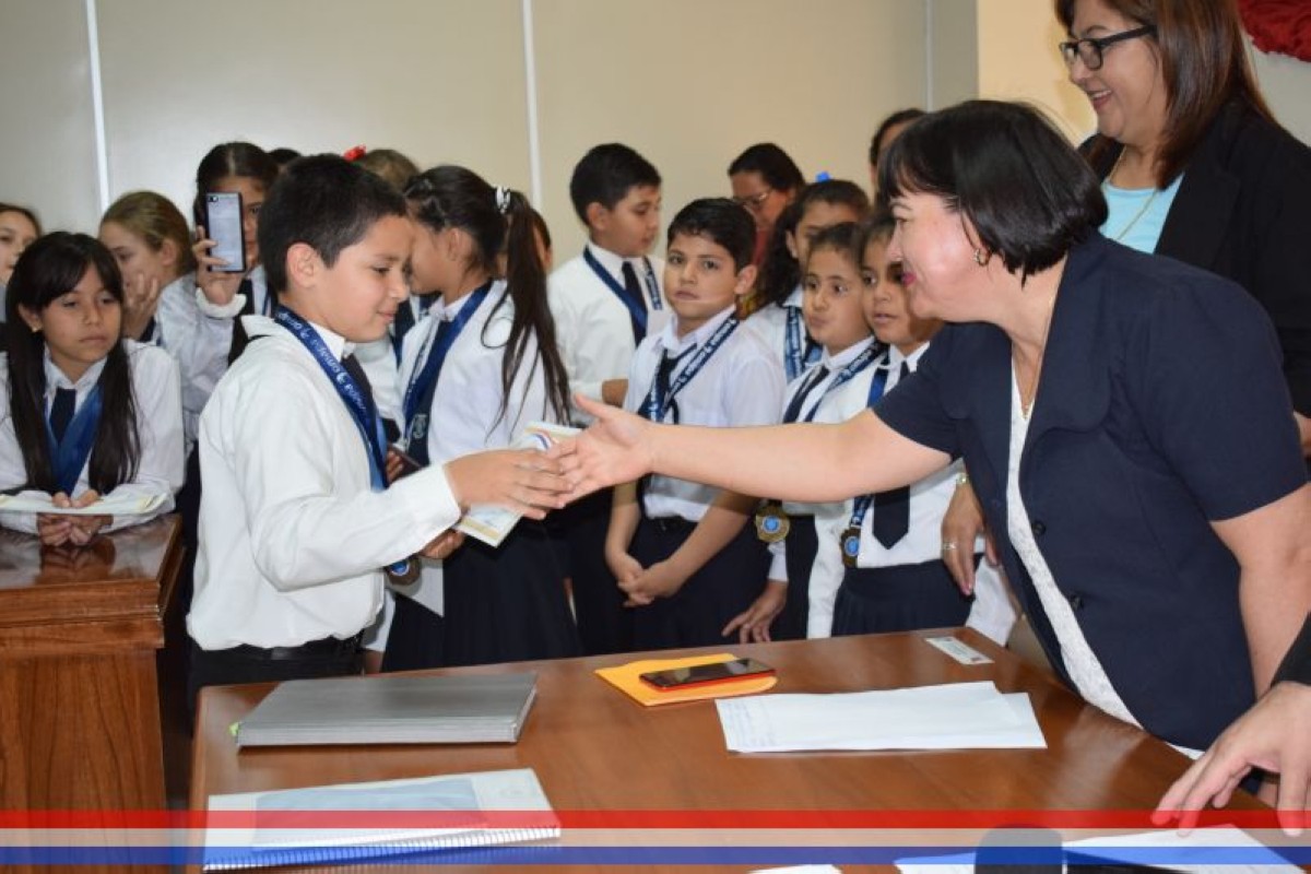 Foto 46 de Reconocimiento a la Esc. Bás. Nº 81 y Col. Nac. "Ma. Auxiliadora"