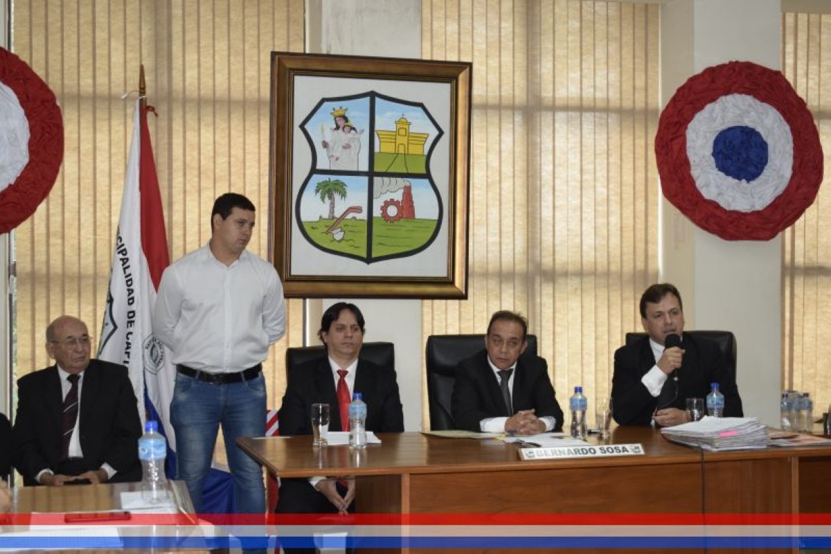 Foto 23 de Acto de entrega de reconocimiento como "Hijo Dilecto de la ciudad de Capiatá" al Prof. Bernardo Sosa Ortiz