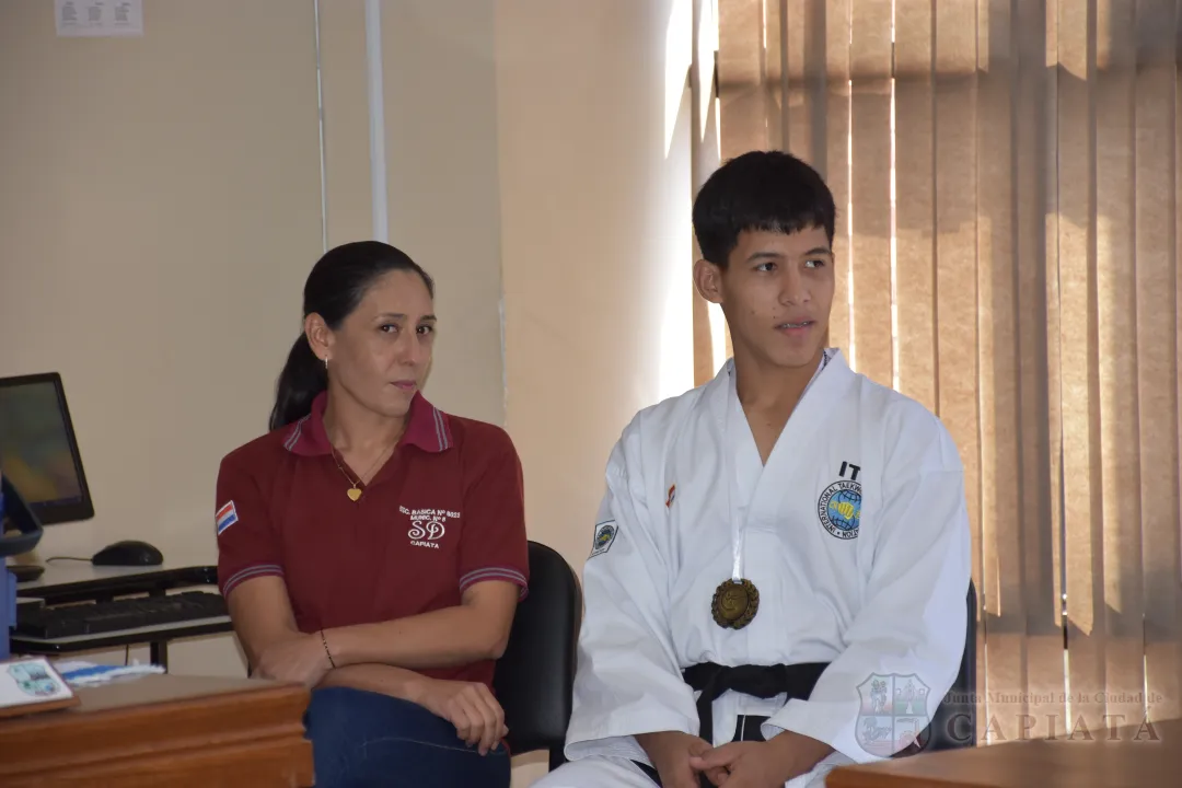 Foto 14 de Entregan reconocimiento al Mérito Deportivo al joven y destacado taekwondista Roberto Nicolás Brítez