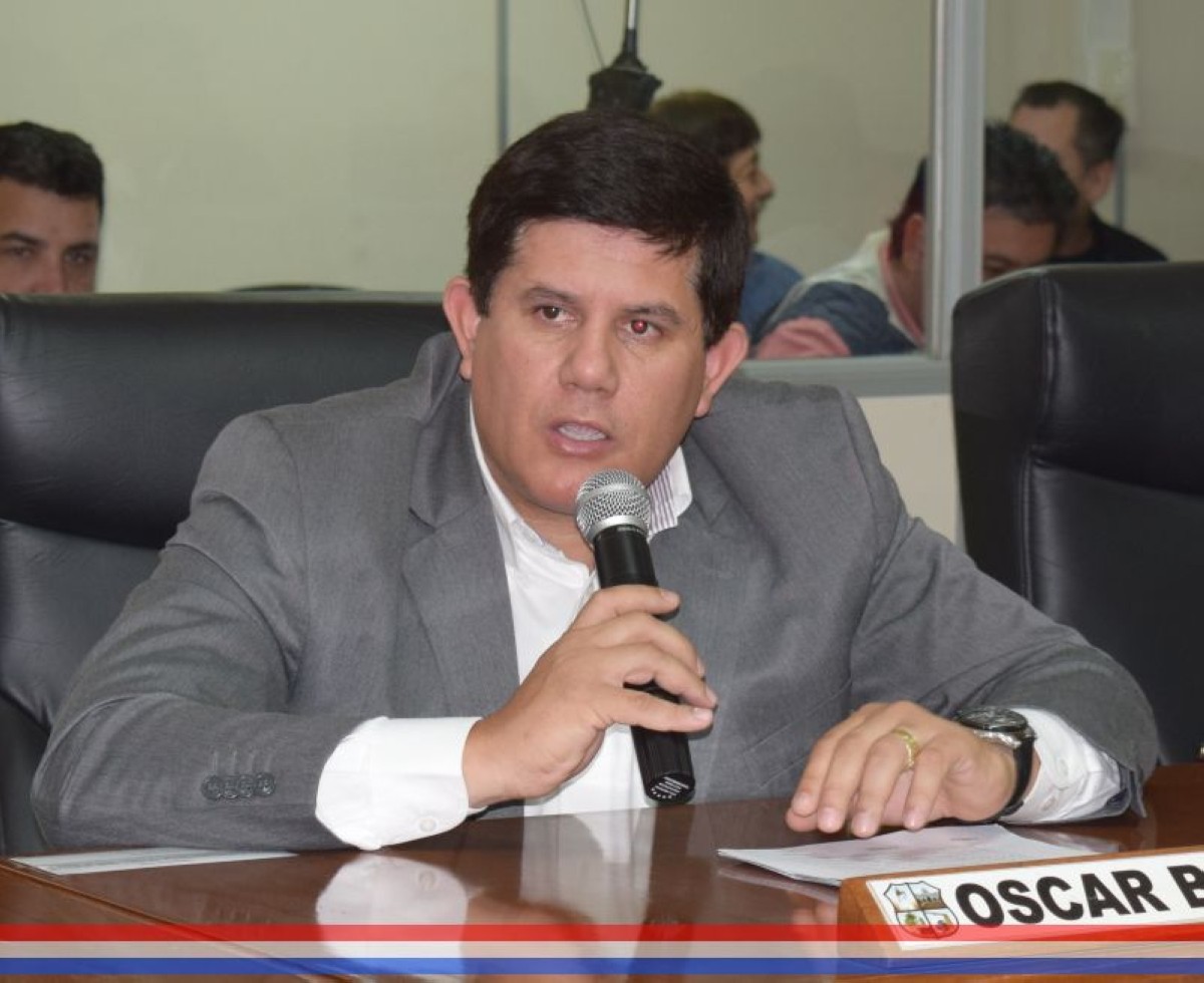 Foto 2 de Declaran de Interés Distrital Cultural el material discográfico "Sombrero Piri" del Prof. Carlos Eusebio Díaz Alvarez