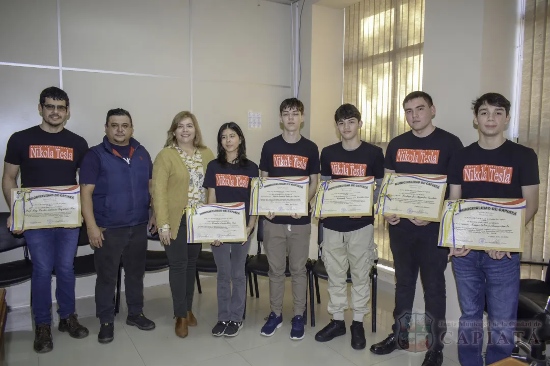 Foto 1 de Reconocimiento al Mérito a jóvenes capiateños que integran la Selección Paraguaya de Robótica