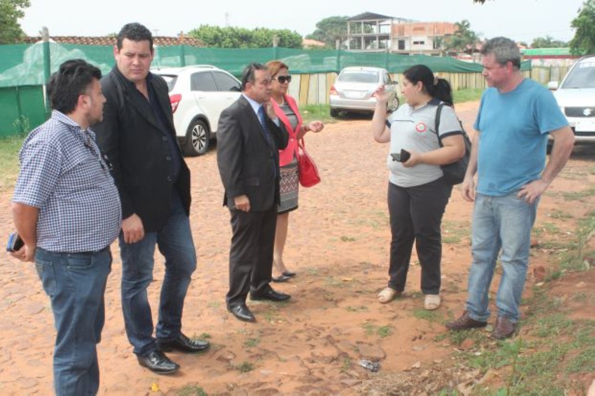 Foto 22 de Vecinos del Km. 21 ruta I expresaron su queja contra recicladora de residuos plásticos por emisión de malos olores