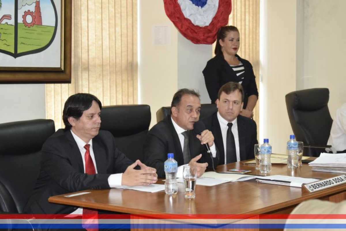 Foto 12 de Acto de entrega de reconocimiento como "Hijo Dilecto de la ciudad de Capiatá" al Prof. Bernardo Sosa Ortiz