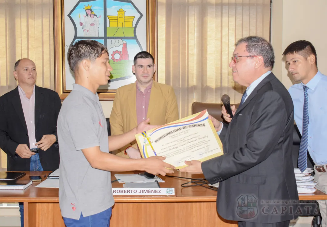 Foto 8 de Reconocimiento al Mérito Deportivo a jóvenes futbolistas capiateños, campeones de Torneo Internacional disputado en Japón
