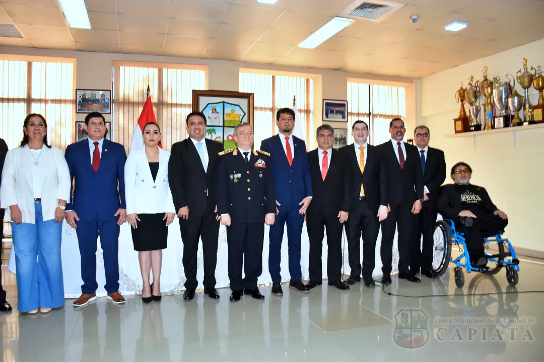 Foto 32 de Acto de reconocimiento como “Ciudadano Ilustre de Capiatá” al Comandante de la Policía Nacional, Crio. Gral. César Silguero Lobos